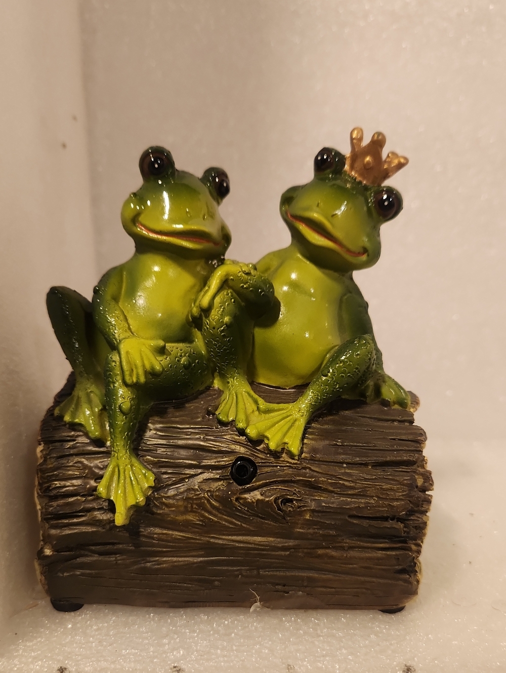 Green Frog Couple Figurine with Gold Crown - Home Accent
